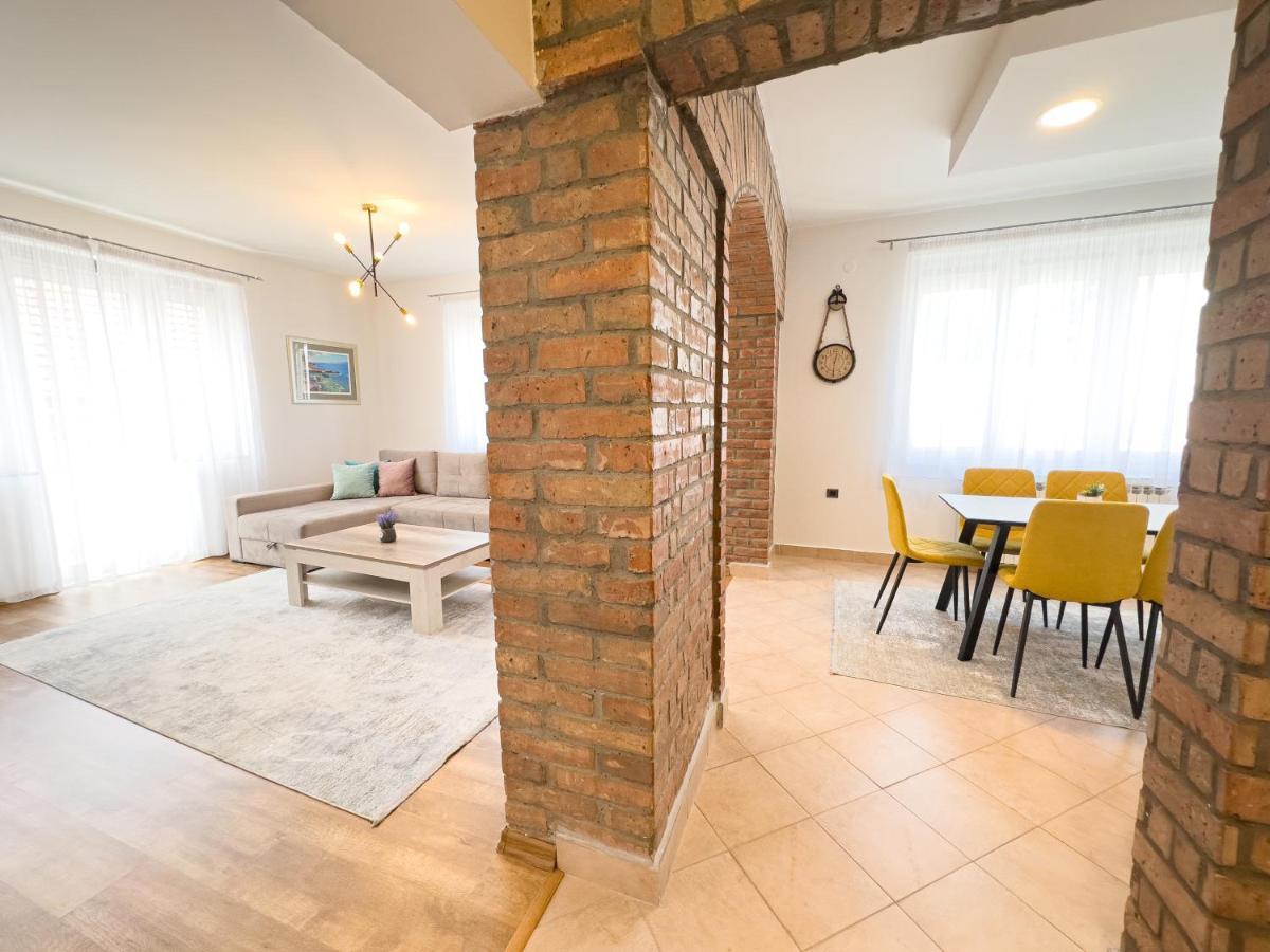 Luxurious And Cosy Brick Apartment - Free Private Parking Sarajevo Eksteriør billede